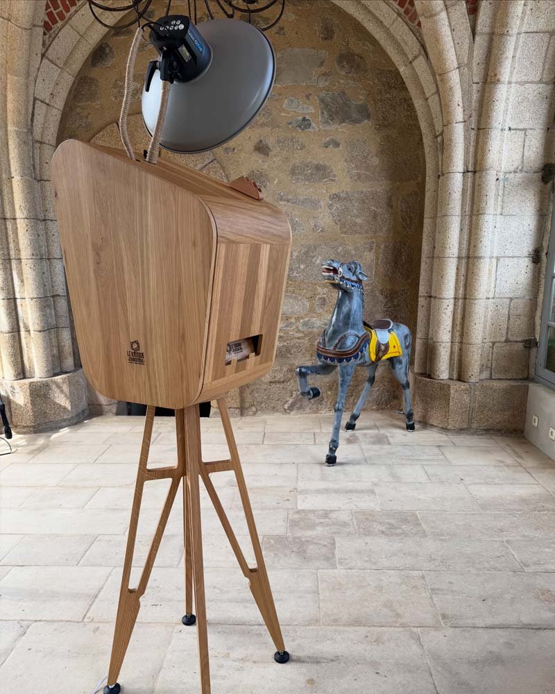 Borne photobooth en bois Le Kiosque à Sourires
